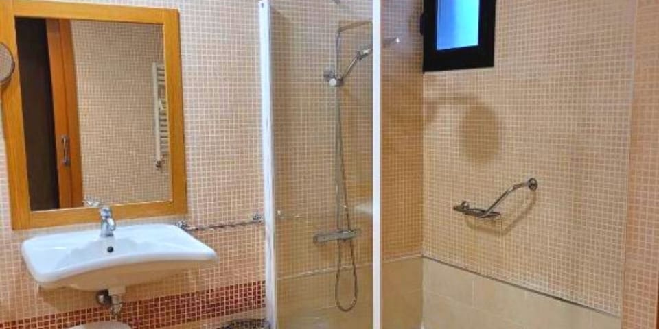 Double Room Single Use | Bathroom | Bidet, towels