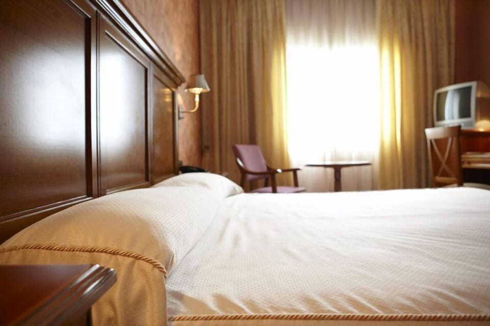 In-room safe, individually decorated, desk, blackout drapes