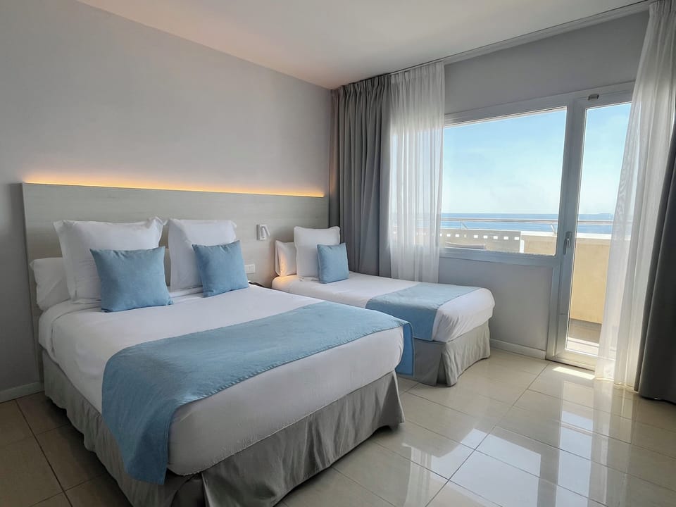 Comfort Double Room, 1 Bedroom, Balcony, Sea View | Desk, free cribs/infant beds, free WiFi, bed sheets