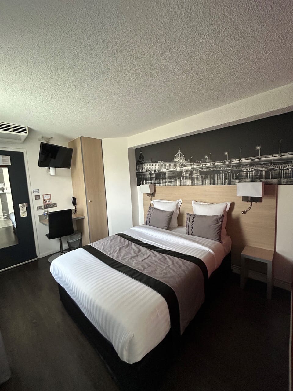 Comfort Double Room, 1 Double Bed, Accessible | Premium bedding, desk, blackout drapes, soundproofing