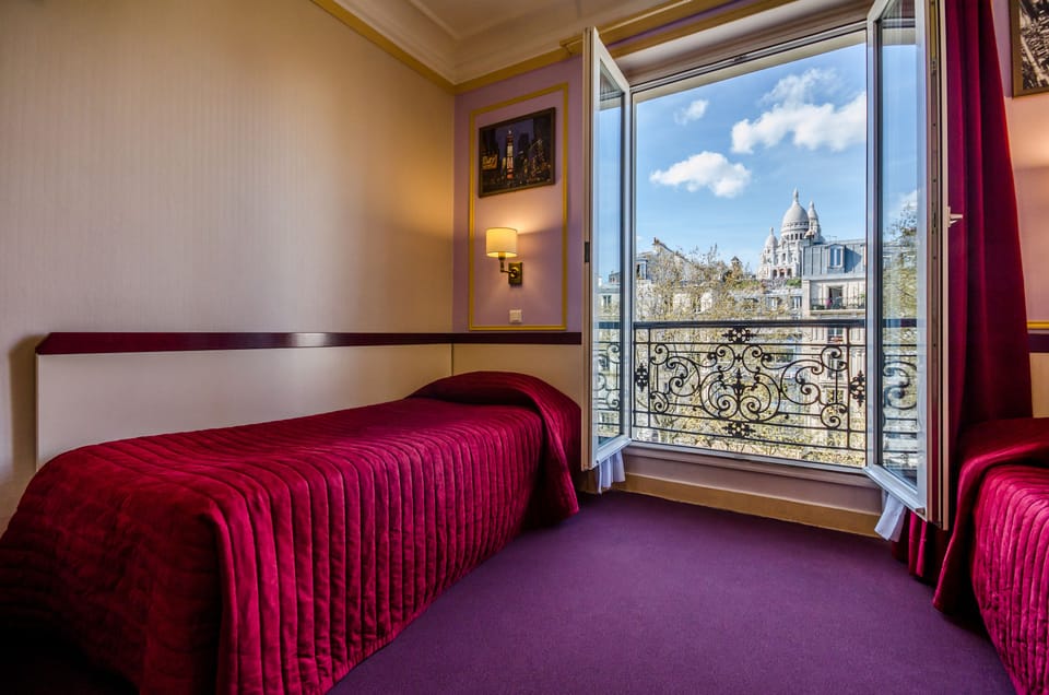 Select Comfort beds, in-room safe, soundproofing, free WiFi