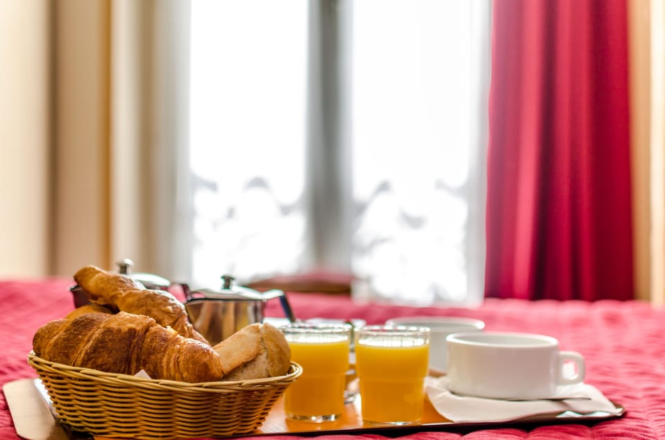 Double Room | Room service - dining