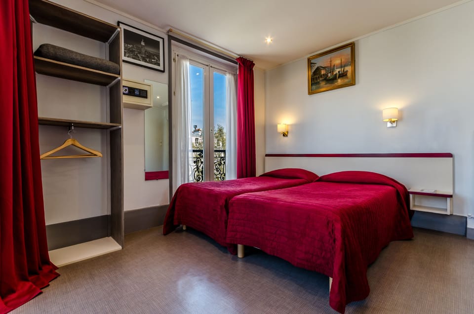 Triple Room | Select Comfort beds, in-room safe, soundproofing, free WiFi