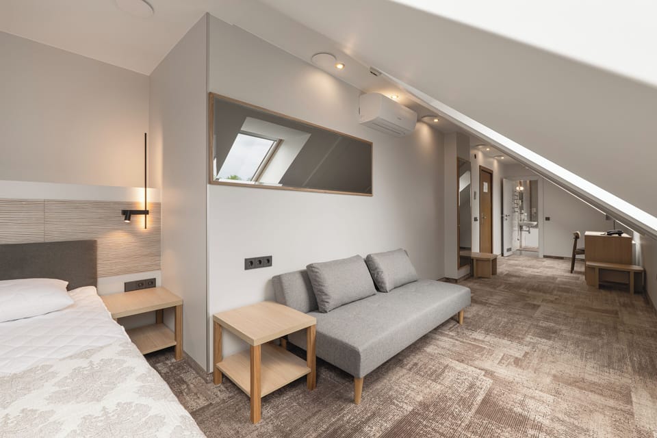 Renovated DBL or Twin rooms | Desk, soundproofing, free WiFi, bed sheets