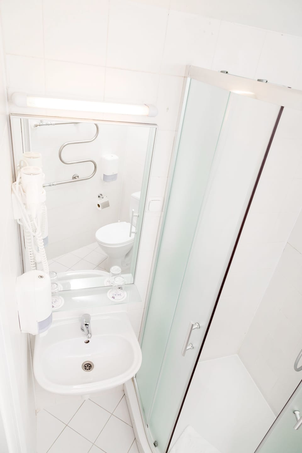 Standard Single Room, 1 Twin Bed | Bathroom | Hair dryer, slippers, towels