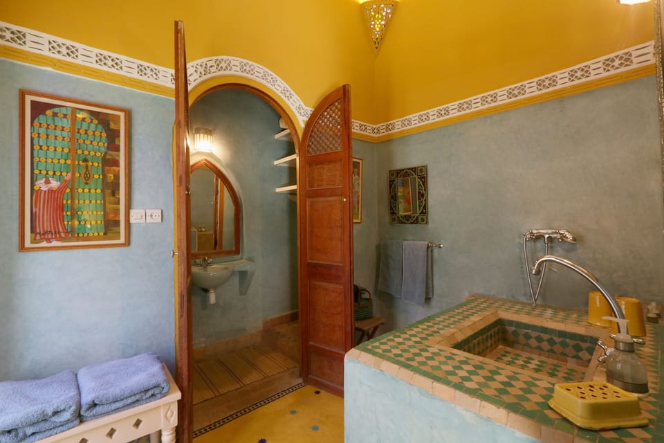 Superior Double or Twin Room | Bathroom | Free toiletries, hair dryer, towels