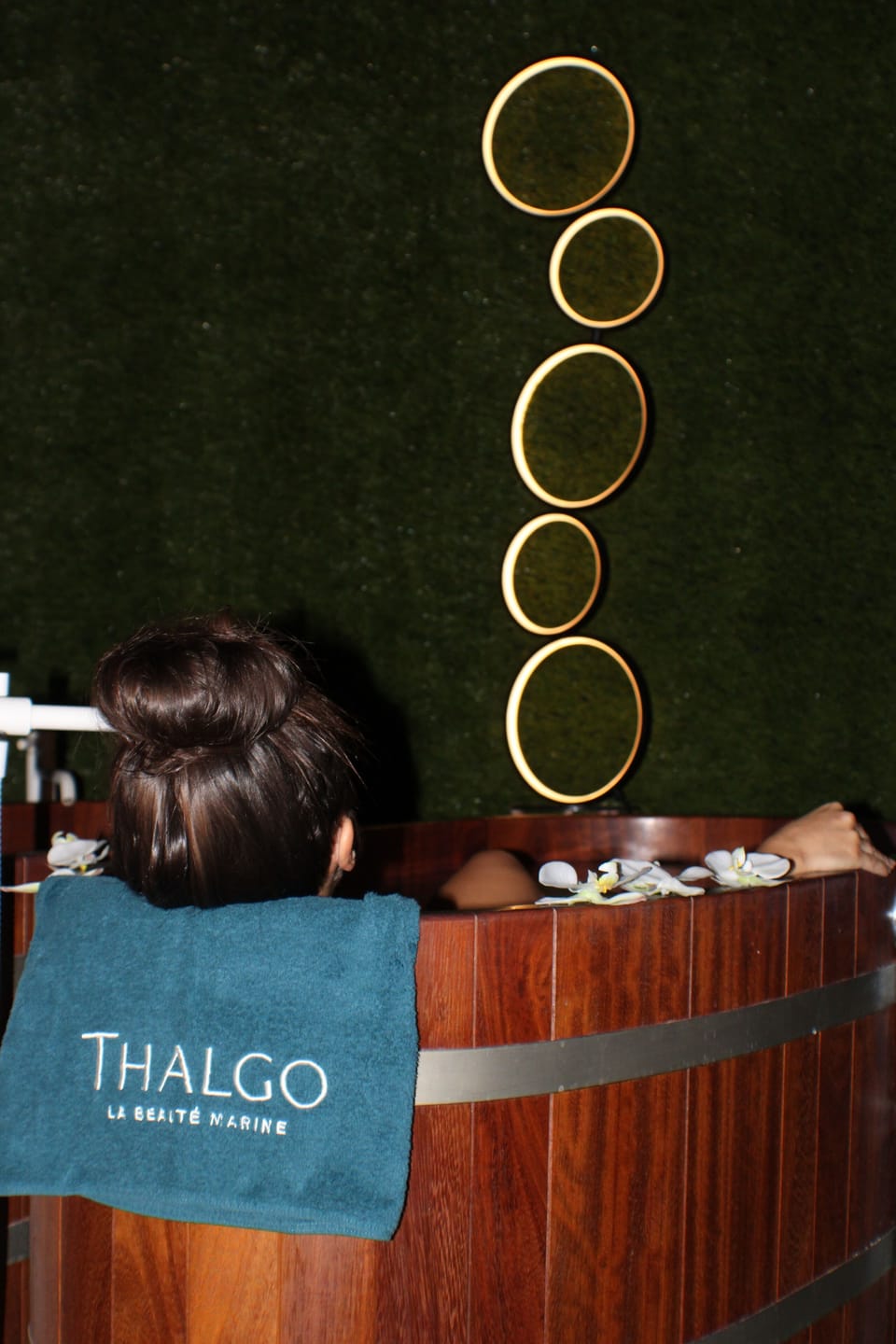 Couples treatment rooms, sauna, hot tub, steam room, body treatments