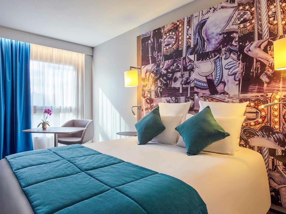 Classic Room, 1 Double Bed | Pillowtop beds, in-room safe, desk, blackout drapes