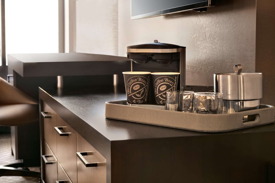 Fridge, coffee/tea maker