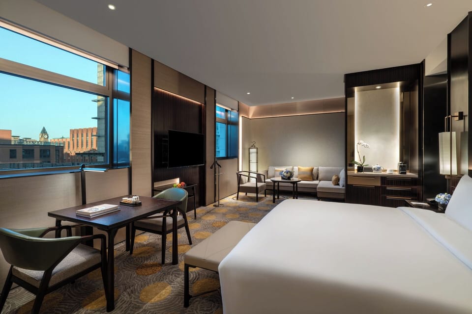 Elite King Room | Premium bedding, down comforters, Select Comfort beds, minibar