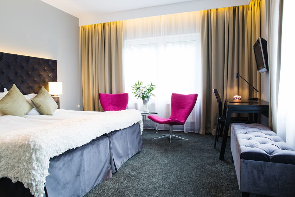 Superior Single Room | In-room safe, desk, cribs (free), rollaway beds (surcharge)