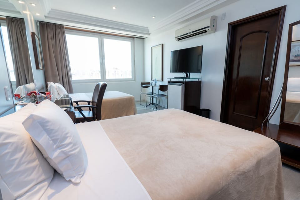 Superior Twin Room, 2 Twin Beds | Minibar, in-room safe, desk, WiFi (free)