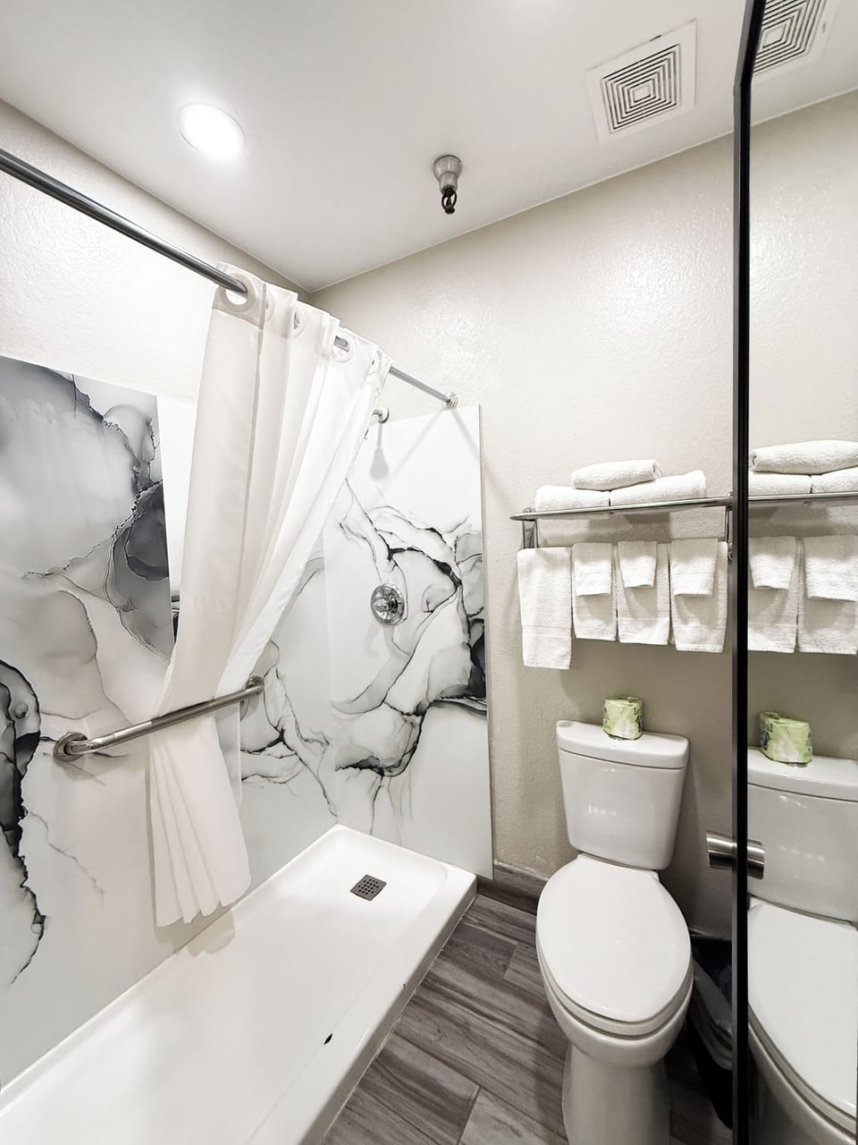 Combined shower/tub, eco-friendly toiletries, hair dryer, towels