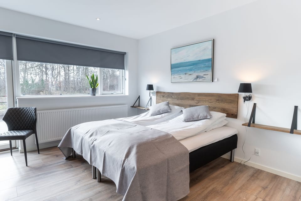 Comfort Apartment | Individually decorated, individually furnished, laptop workspace