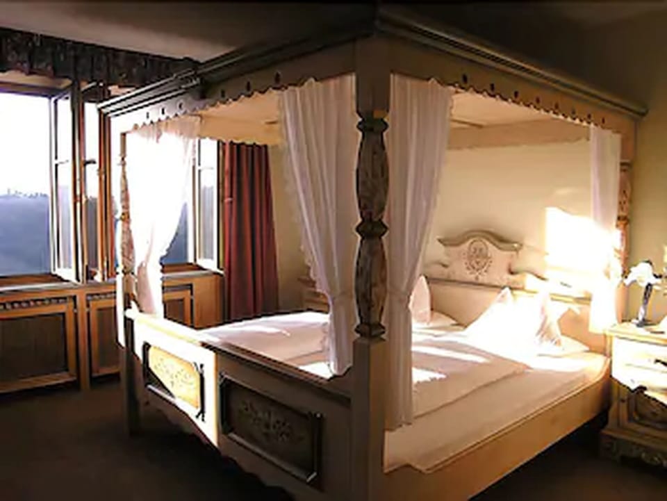 Minibar, in-room safe, individually decorated, desk