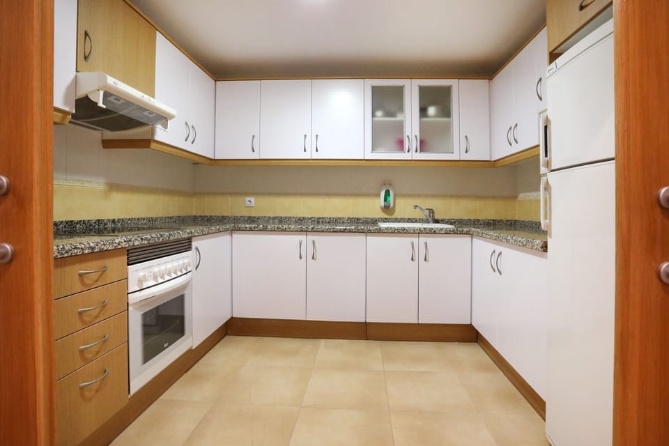 Apartment, 2 Bedrooms | Private kitchen | Fridge, microwave, cookware/dishes/utensils