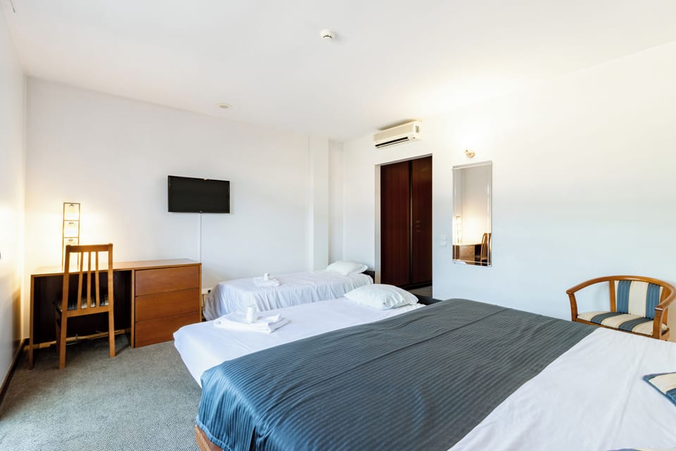 Family Room (2 adults + 2 children) | Hypo-allergenic bedding, minibar, desk, soundproofing