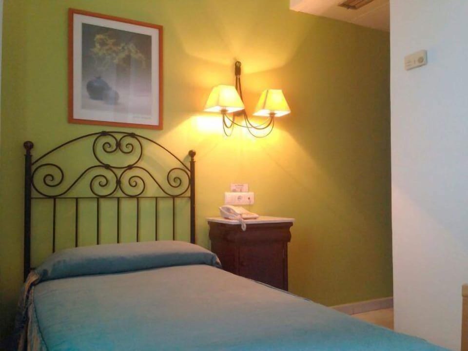 In-room safe, wheelchair access