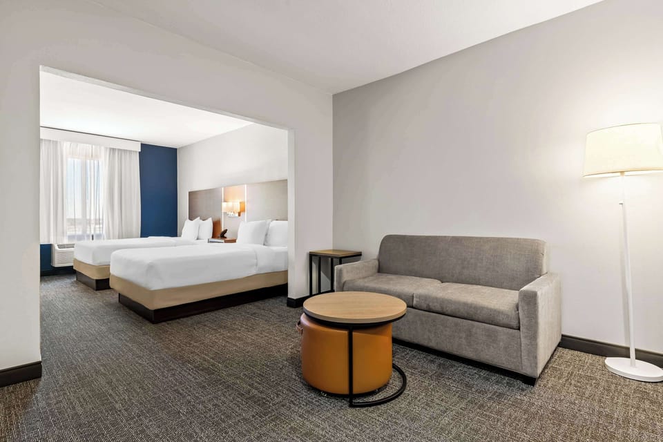 Studio, Multiple Beds | Premium bedding, pillowtop beds, desk, laptop workspace