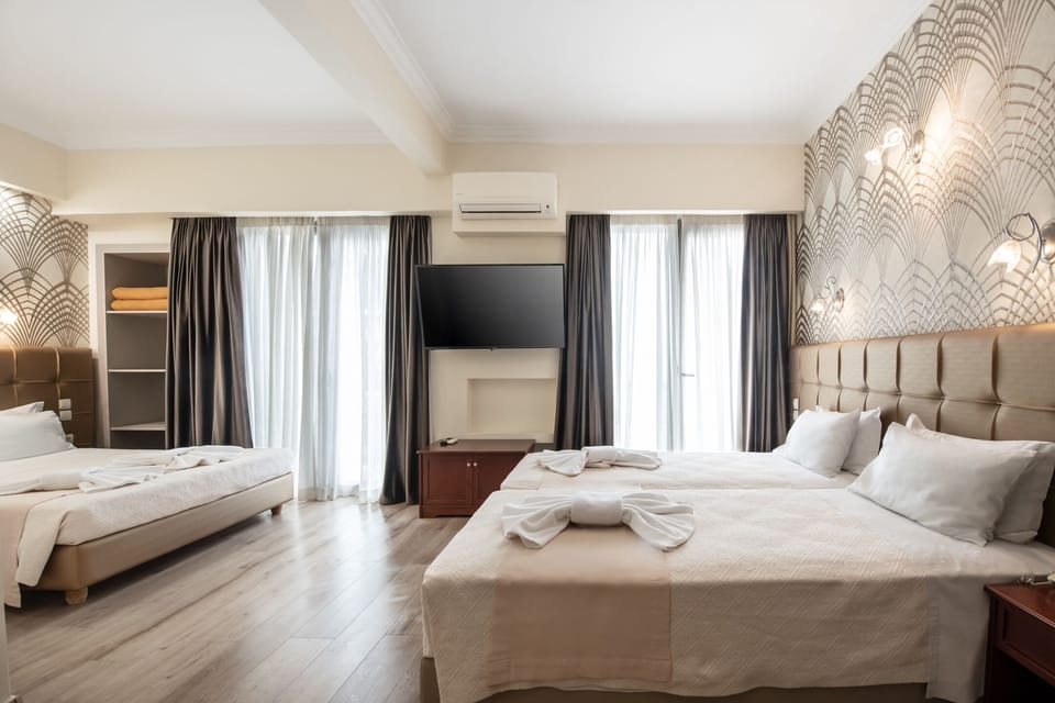 Quadruple Room | In-room safe, desk, soundproofing, free cribs/infant beds