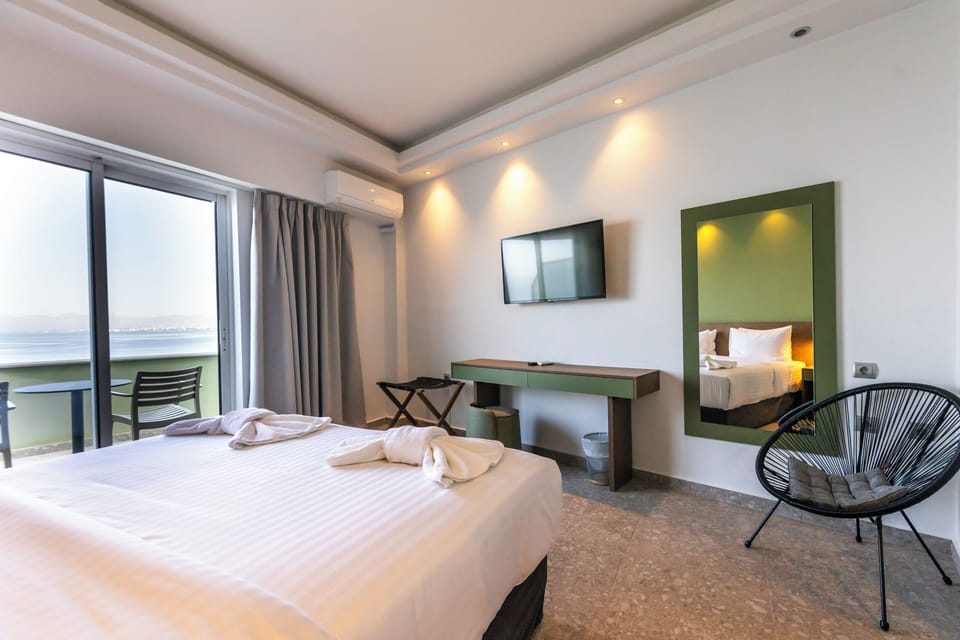 Standard Double or Twin Room, Sea View | Bathroom | Shower, free toiletries, hair dryer, towels