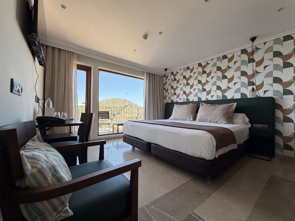 Deluxe Double Room, Sea View Spa Access Not included | Egyptian cotton sheets, premium bedding, down comforters, in-room safe