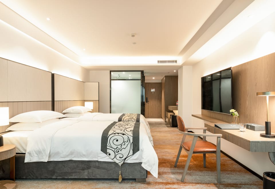 Honorable Twin | Premium bedding, minibar, in-room safe, desk