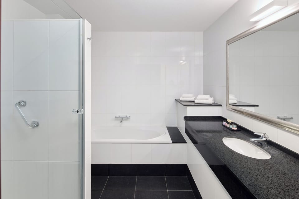 Separate tub and shower, free toiletries, hair dryer, towels