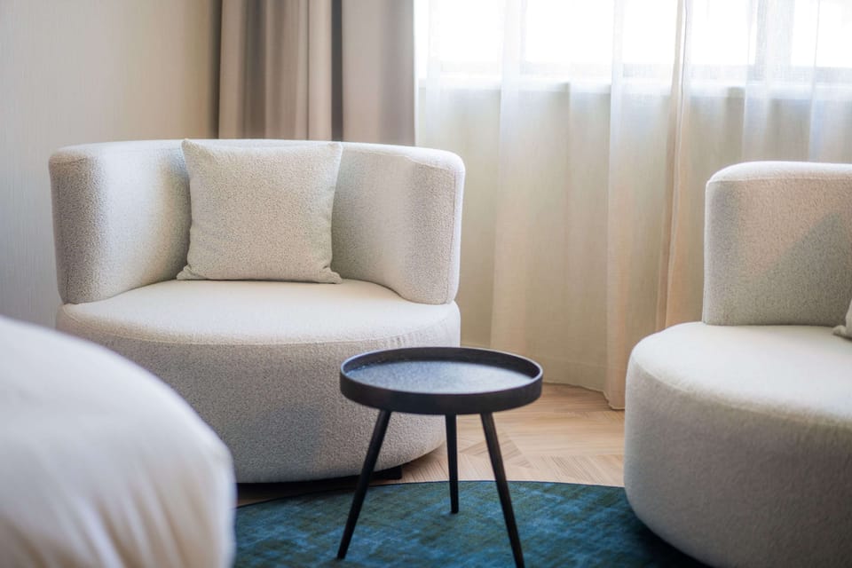 Executive Room, 2 Twin Beds | Hypo-allergenic bedding, minibar, in-room safe, desk