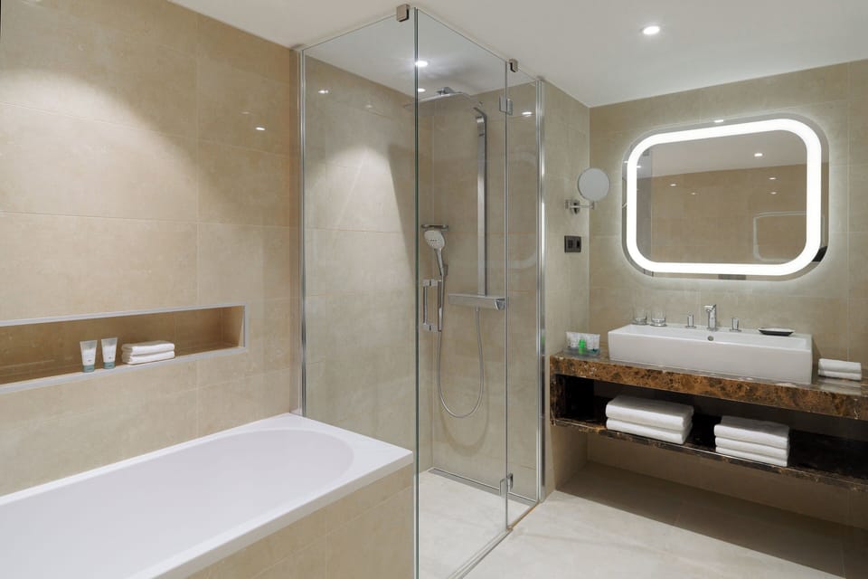 Combined shower/tub, free toiletries, hair dryer, bathrobes
