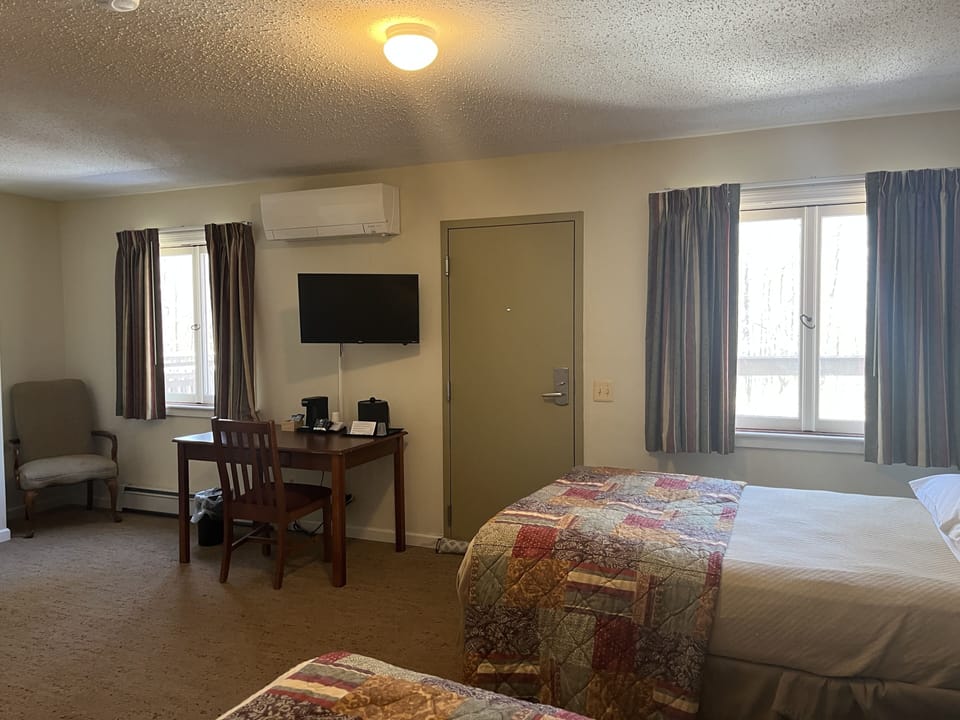 1 bedroom, desk, iron/ironing board (on request), WiFi (free)