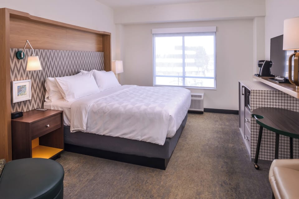 Suite, 1 King Bed (Mobility, Roll-In Shower) | Premium bedding, down comforters, desk, laptop workspace