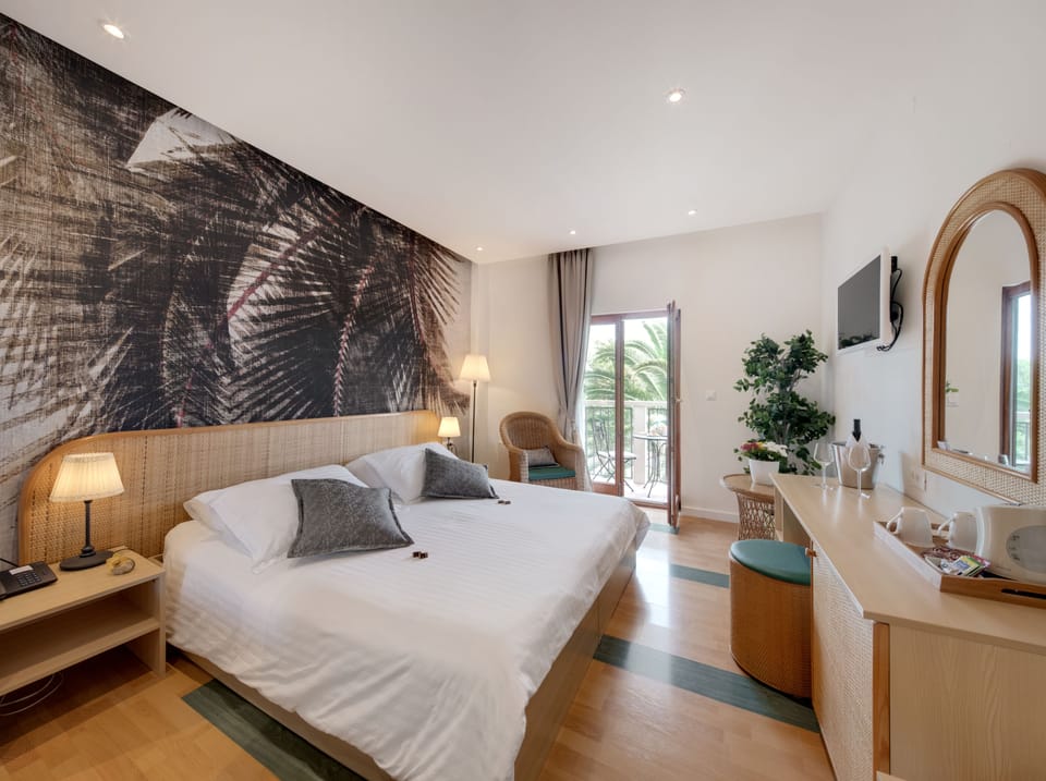 Superior Double Room, Balcony, Partial Sea View | Minibar, in-room safe, desk, soundproofing