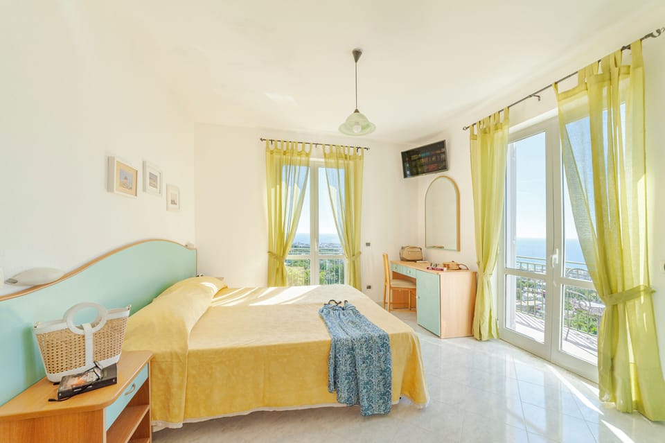 In-room safe, desk, WiFi (free), bed sheets