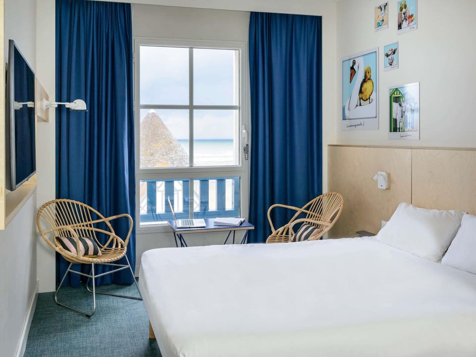 Standard Room, 1 Double Bed, Sea View | Blackout drapes, soundproofing, iron/ironing board, travel crib