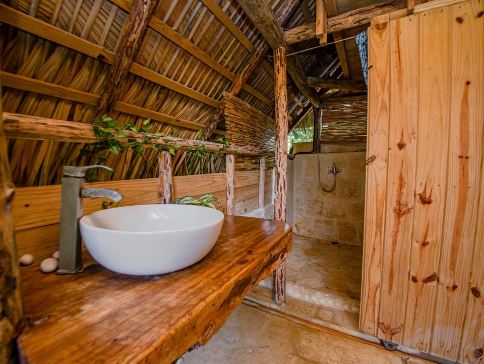 Superior Penthouse | Bathroom | Shower, free toiletries, hair dryer, towels