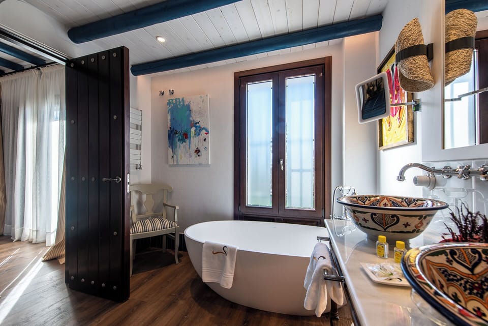 Junior Suite Deluxe | Bathroom | Rainfall showerhead, hair dryer, bathrobes, slippers