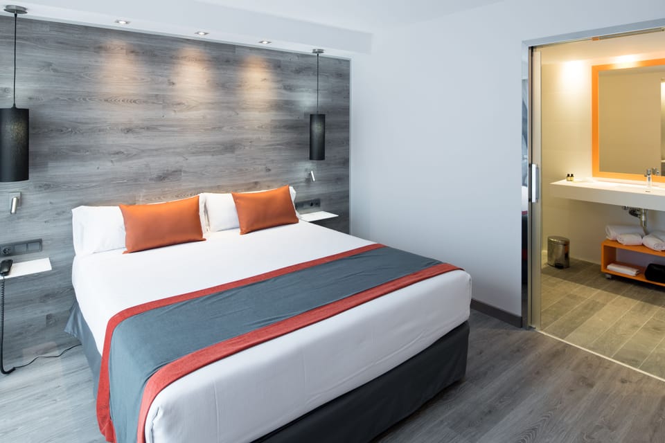 Minibar, in-room safe, desk, soundproofing