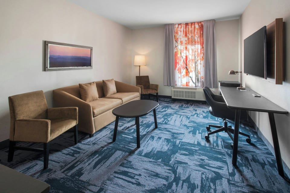 Studio, 1 King Bed with Sofa bed | Living room | 40-inch TV with satellite channels, pay movies