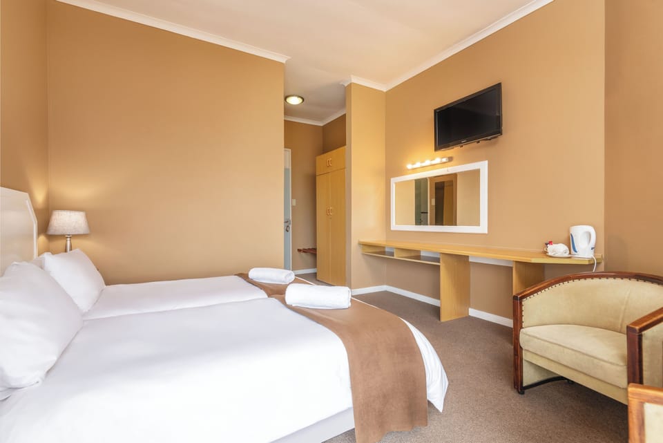 Standard Single | In-room safe, soundproofing, cribs (free), WiFi (free)