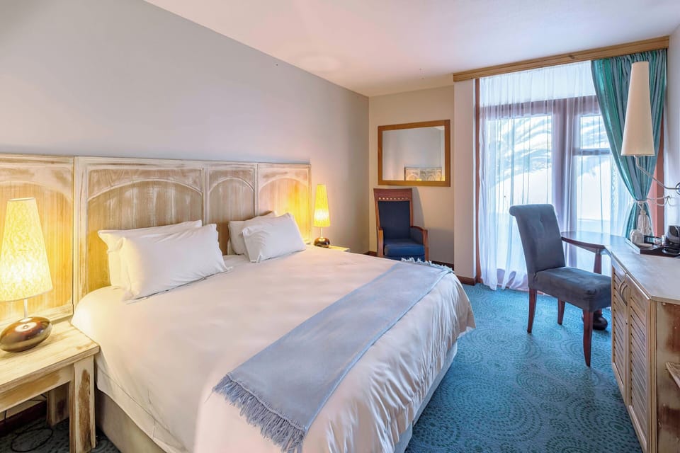 Premium bedding, down comforters, in-room safe, desk