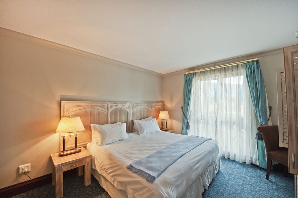 Premium bedding, down comforters, in-room safe, desk