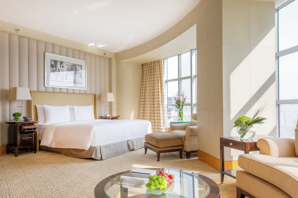 Premium bedding, down comforters, minibar, in-room safe