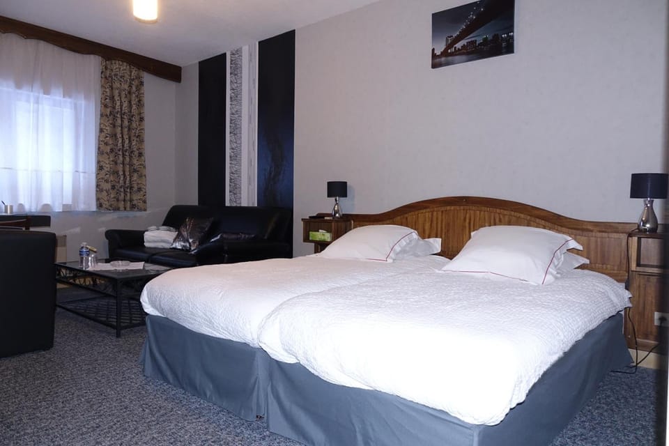 Executive Double or Twin Room | Minibar, in-room safe, desk, soundproofing