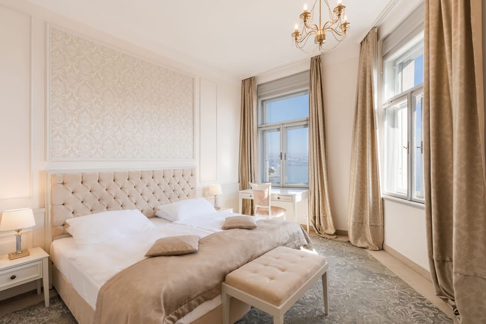 Superior double room with additional bed, balcony | Street view