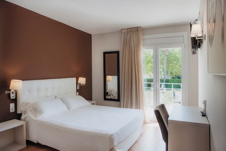 Superior Double Room, Balcony | Desk, blackout drapes, free WiFi, bed sheets