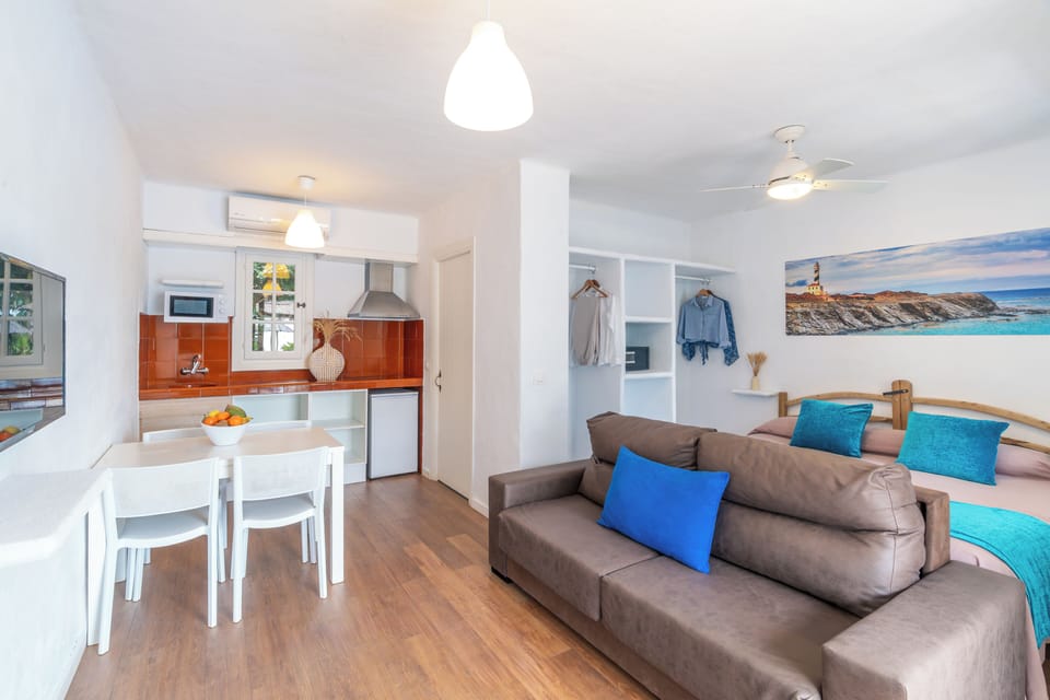 Standard Studio, 1 Bedroom (Garden) | 1 bedroom, in-room safe, blackout drapes