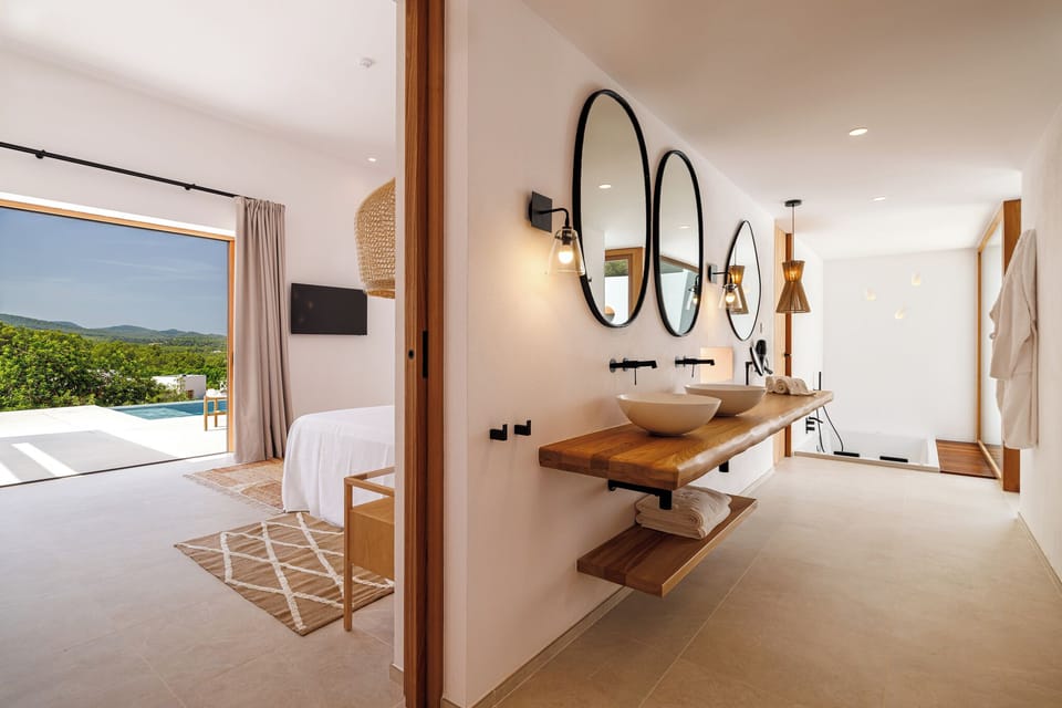 Deluxe Suite, Private Pool, Garden View | Egyptian cotton sheets, premium bedding, down comforters, minibar