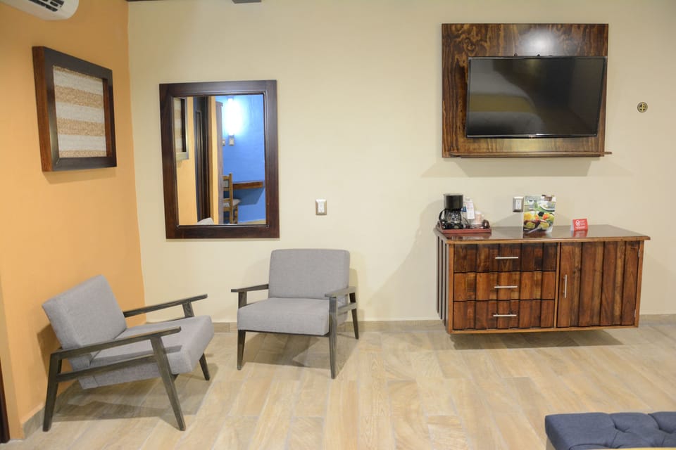 Suite, 1 Bedroom (Master) | In-room safe, WiFi (free)