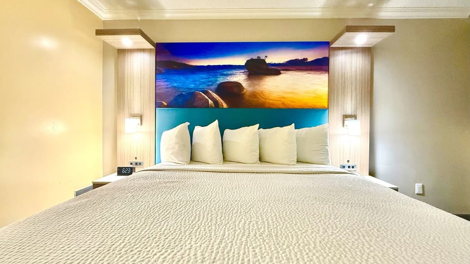 Premium bedding, in-room safe, desk, laptop workspace